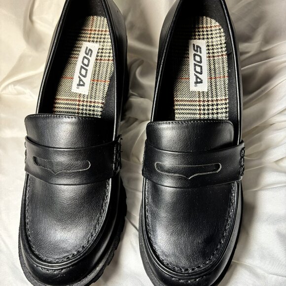 New with Original Box. Women's Soda Chunky Platform Loafers Size 9 M. - Picture 1 of 5